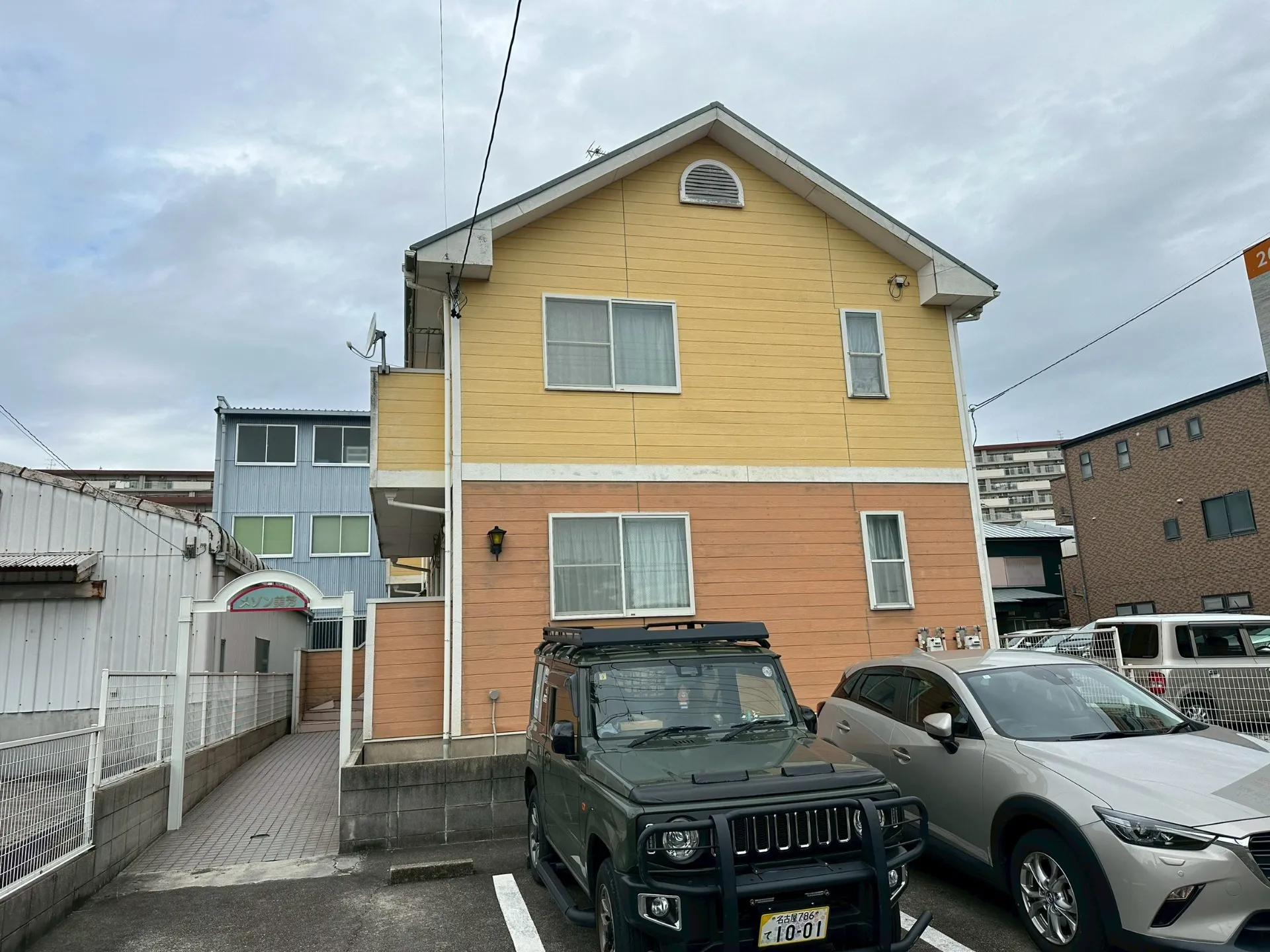 新築時の美観をツートンで魅せる資産価値向上プラン!徹底した防水補修で、大切なアパートを雨漏りリスクから守り抜く